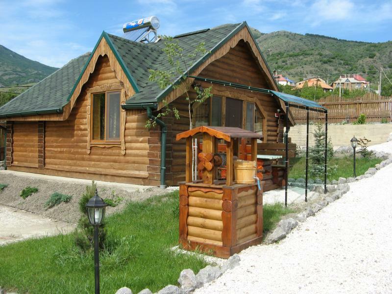 АР Крым обл., Большая Алушта район, с. Зеленогорье, Школьная ул., 1Б