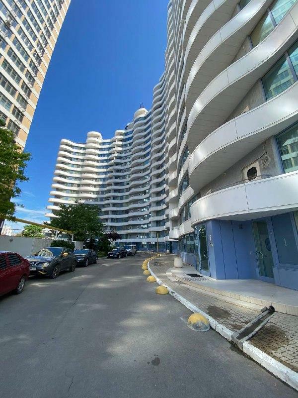 Продаж 3-кімнатної квартири 130 м², Літературна вул., 1А