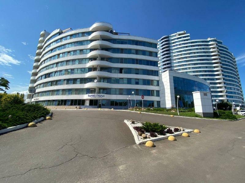 Продаж 3-кімнатної квартири 130 м², Літературна вул., 1А