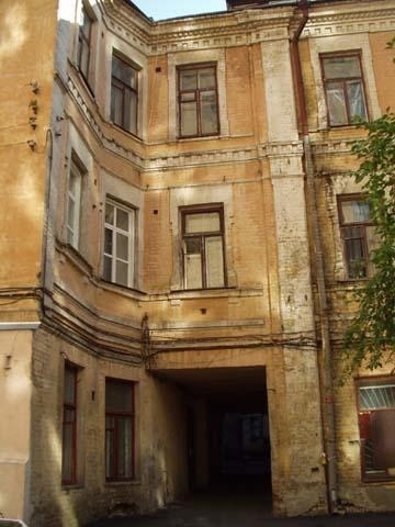 Київ, Михайла Грушевського вул., 4Б