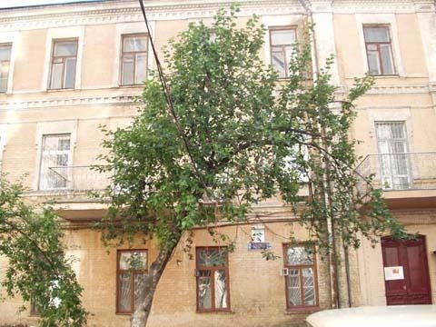 Київ, Михайла Грушевського вул., 4Б