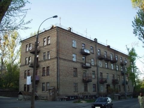 Київ, Городня вул., 38