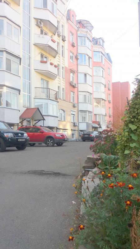 Продаж 4-кімнатної квартири 128 м², Костянтинівська вул., 10
