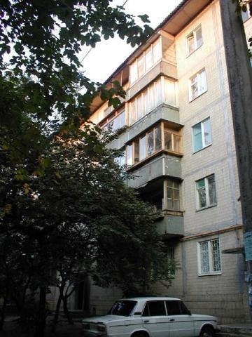 Київ, Зодчих вул., 28Б