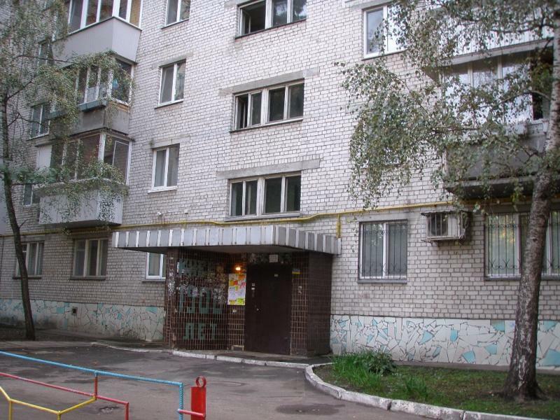 Київ, Зодчих вул., 46