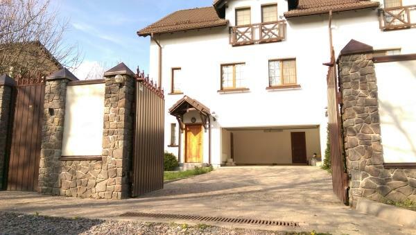 Київ, Столетова вул., 39