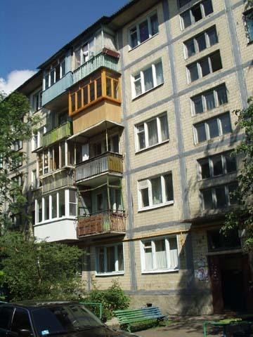 Київ, Будівельників вул., 12А