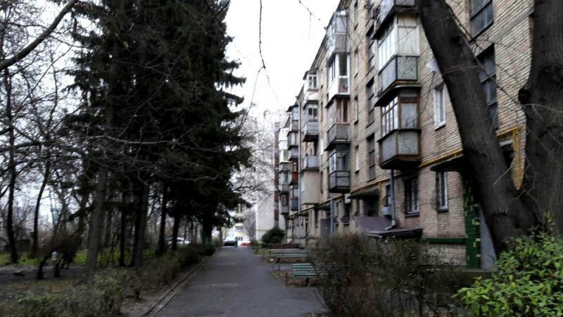 Київ, Топольова вул., 6
