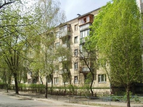 Київ, Топольова вул., 6