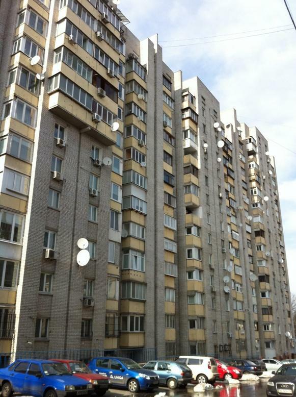 Київ, Топольова вул., 4-8