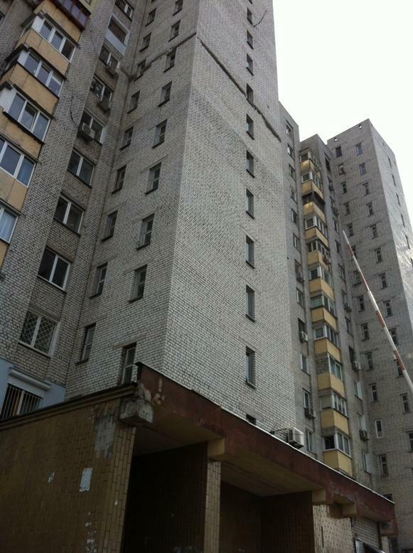 Київ, Топольова вул., 4-8