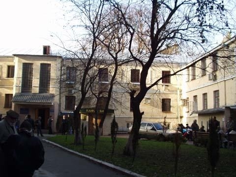 Київ, Трьохсвятительська вул., 4В