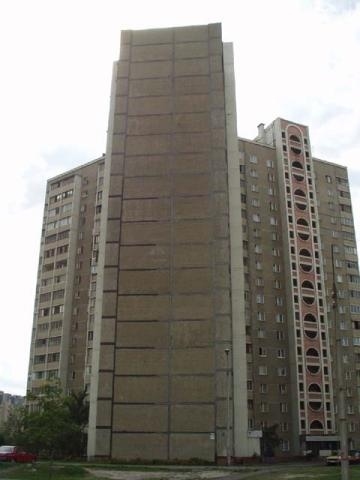 Киев, Ревуцкого ул., 10/2