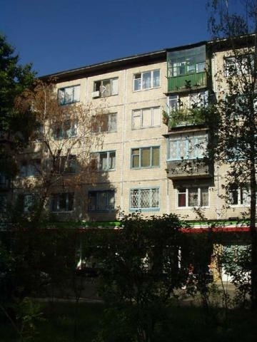 Київ, Перова бул., 8