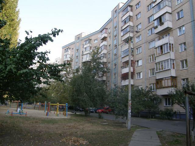 Київ, Славгородська вул., 4