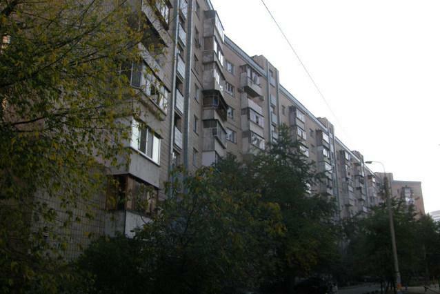 Київ, Славгородська вул., 4