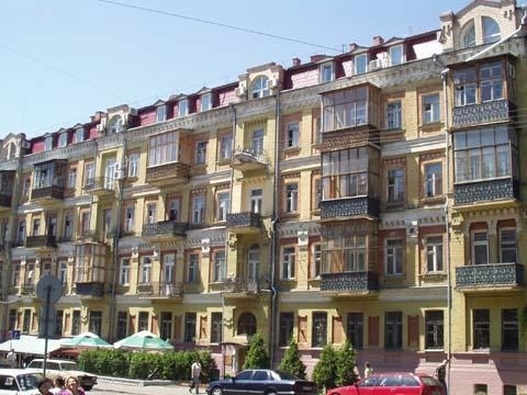 Киев, Пирогова ул., 4