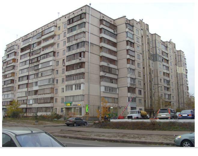 Киев, Ларисы Руденко ул., 6