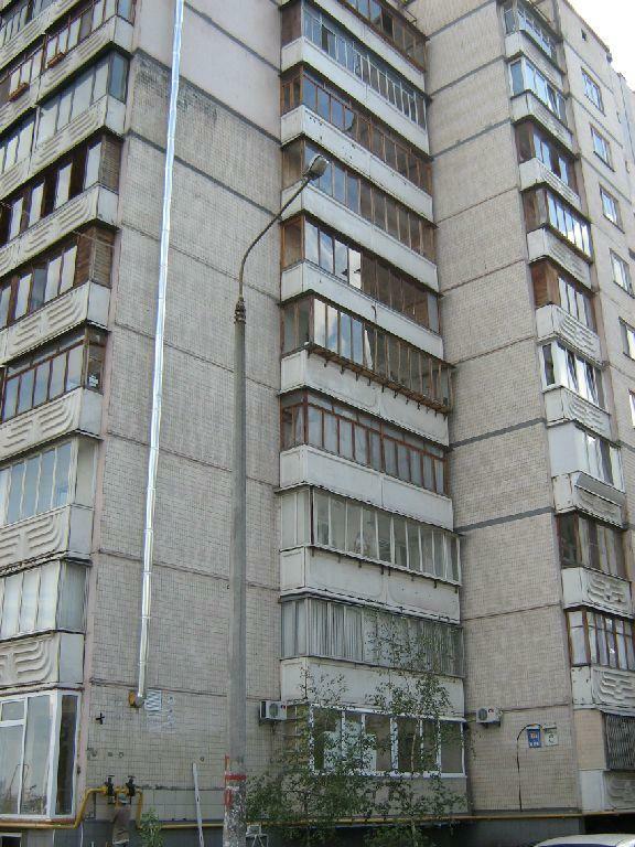 Киев, Ларисы Руденко ул., 6