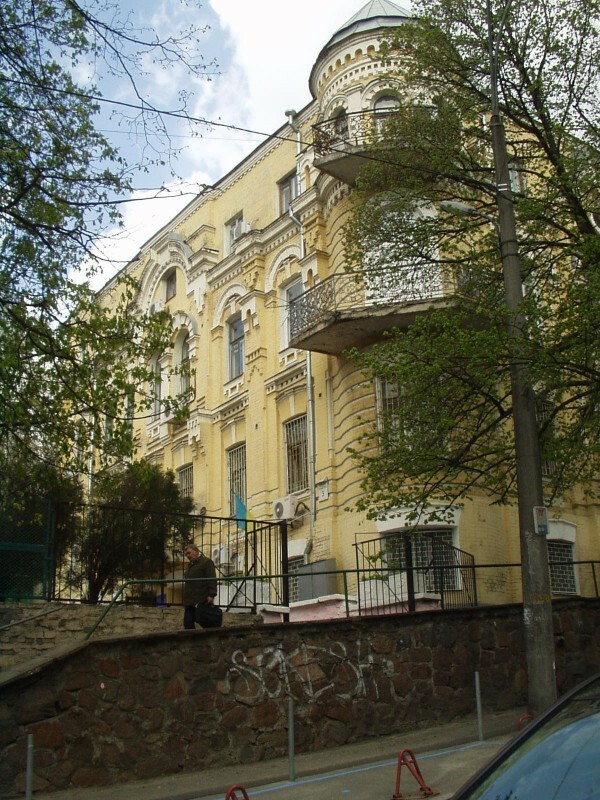 Киев, Крутой спуск, 3