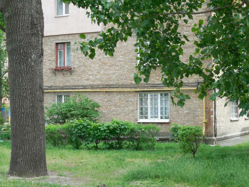 Київ, Санаторна вул., 5