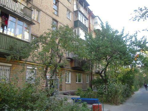 Продаж 2-кімнатної квартири 44 м², Єреванська вул., 8