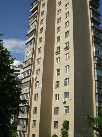 Киев, Ереванская ул., 32