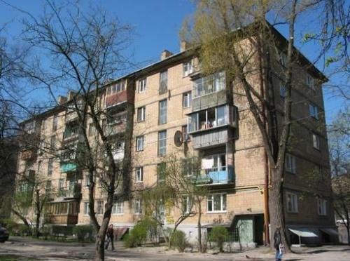 Київ, Єреванська вул., 15