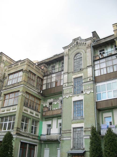 Київ, Велика Житомирська вул., 8Б