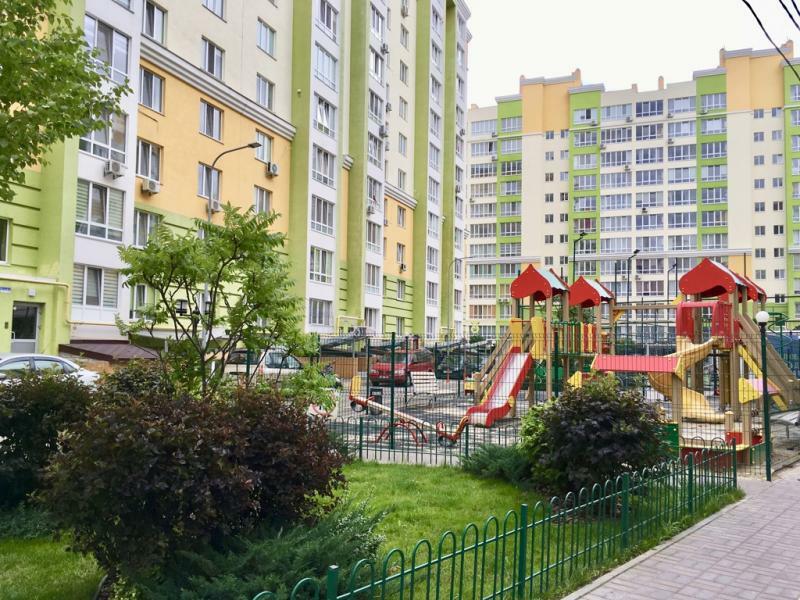 Киев, Жулянская ул., 2