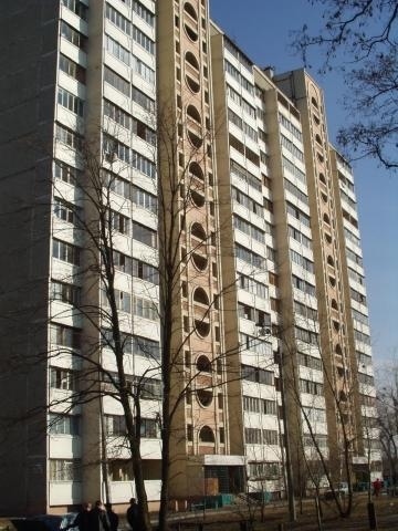 Київ, Квітневий пров., 1В