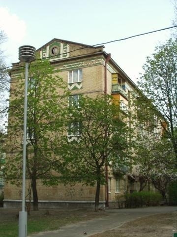 Киев, Искровская ул., 14