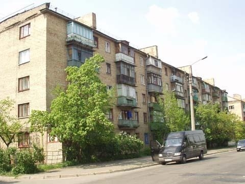 Київ, Івана Сергієнка вул., 13