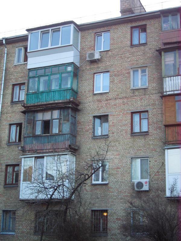 Київ, Івана Сергієнка вул., 13