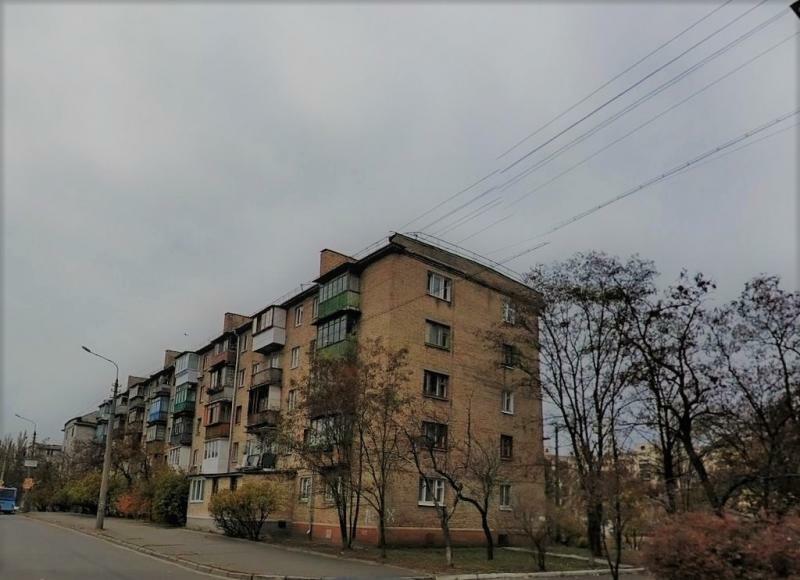 Київ, Івана Сергієнка вул., 13