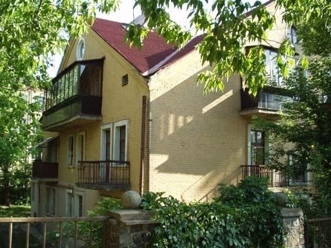 Киев, Джона Маккейна ул., 14