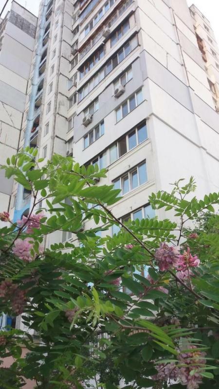 Київ, Каштанова вул., 14Б