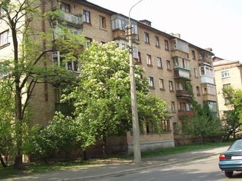 Київ, Івана Сергієнка вул., 19