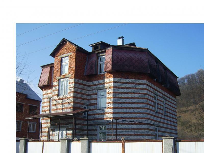Закарпатская обл., Хустский район, г. Хуст, Пирогова ул., 1