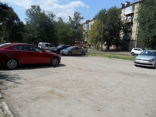 Киев, Соборности просп., 4