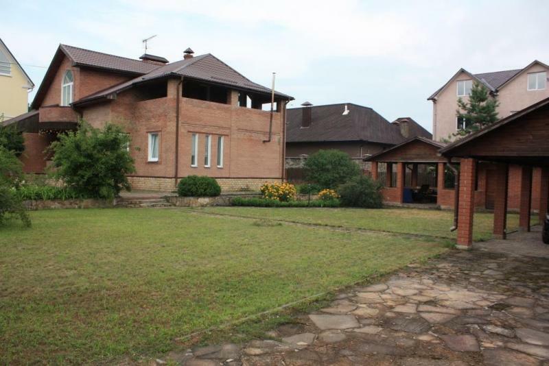 Киевская обл., Броварской район, г. Бровары, Яблоневая ул., 6