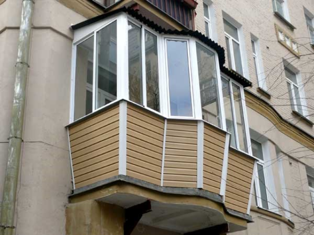 Остекление балкона или лоджии: за какие работы могут оштрафовать