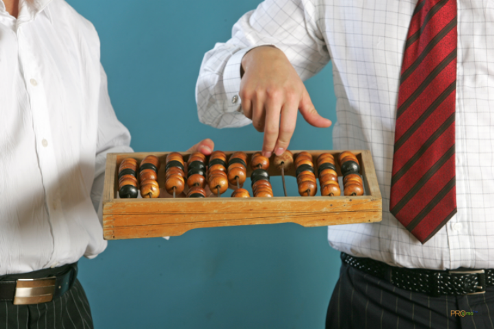 Сколько платят украинцам, кому и где легче найти работу: ситуация на рынке труда