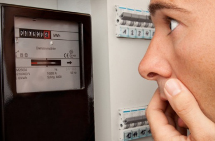 Сколько киевляне задолжали за свет с начала 2016 года