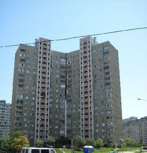 Київ, Драгоманова вул., 13/10