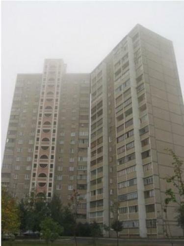 Киев, Драгоманова ул., 13/10