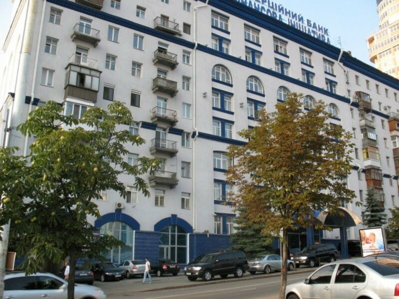 Киев, Евгения Коновальца ул., 7/9