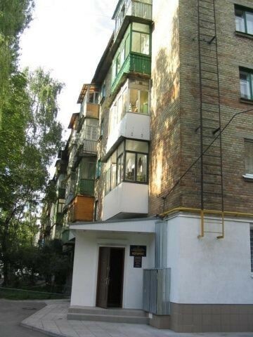 Киевская обл., Киево-Святошинский район, г. Вишневое, Европейская (Октябрьская) ул., 18