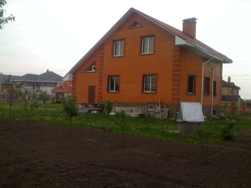 Киевская обл., Киево-Святошинский район, пгт Чабаны, Абрикосовая ул., 12