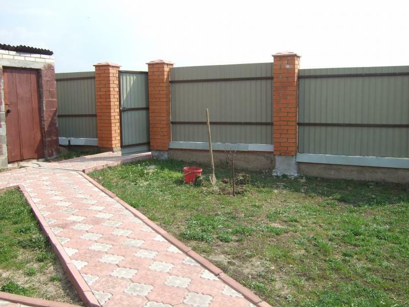 Киевская обл., Киево-Святошинский район, с. Бузовая, Бориса Комарова ул., 8